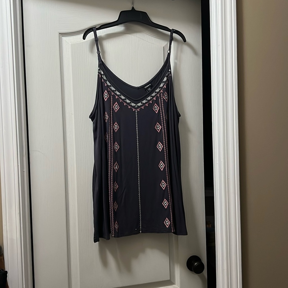 Torrid embroidered tank